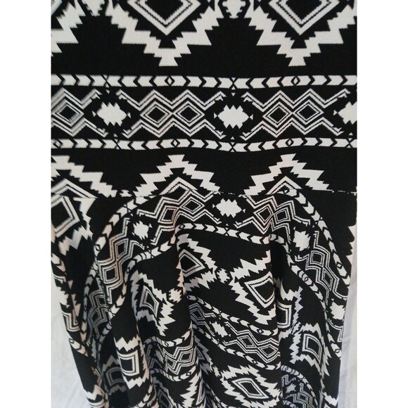 LuLaRoe Black White Geometric Print- Fit Flare- Amelia Dress Womens Medium New - Picture 11 of 16